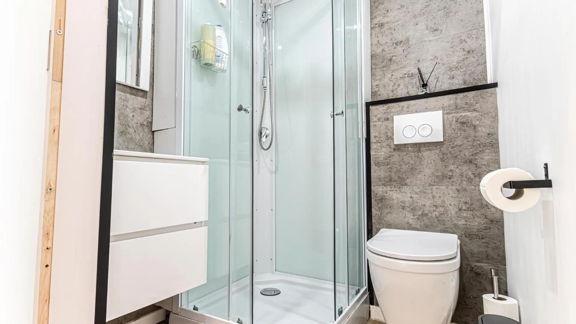 Apartment 6 Stylish & Comfortable Studios , Heart Of Gent